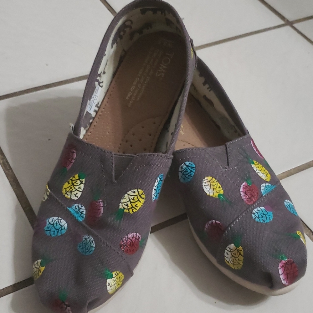 Tom's slip on size 8.5